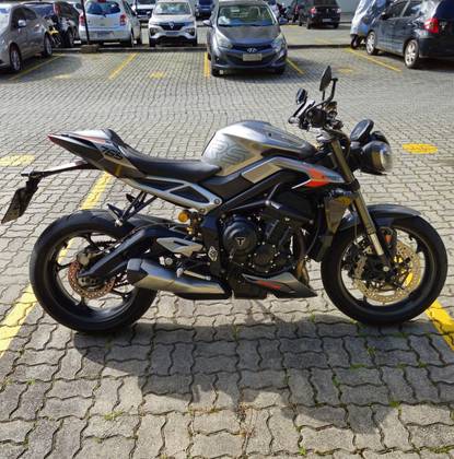 TRIUMPH STREET TRIPLE 765 RS TRIUMPH STREET TRIPLE 765 RS
